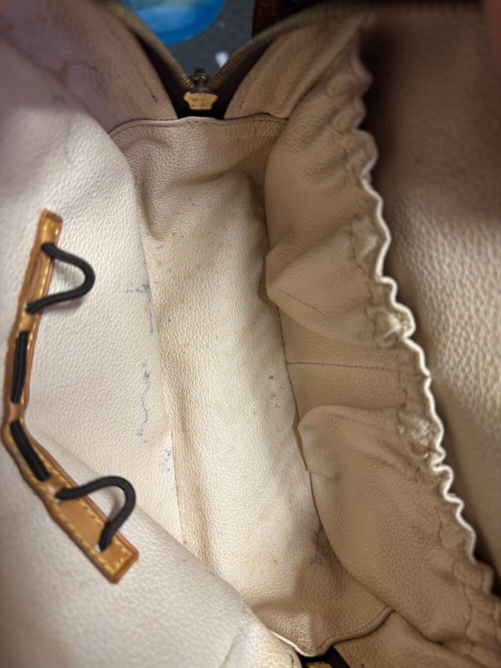 Authentic Louis Vuitton crossbody bag - Picture 12 of 13